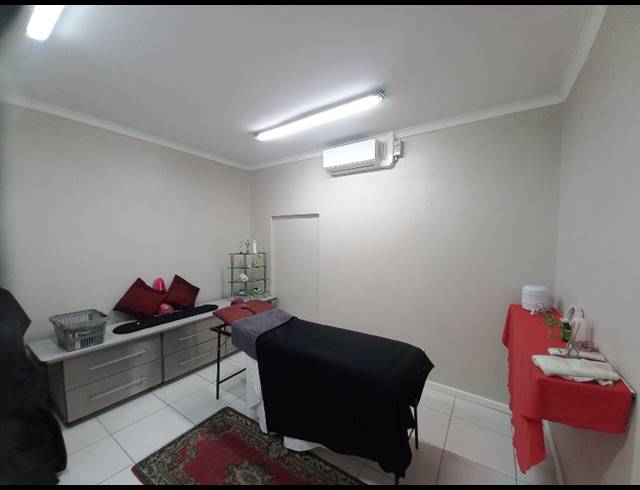 136M² BUSINESS TO LET IN VINCENT